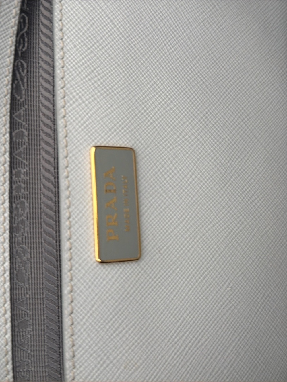 Authentic Prada Saffiano leather bag - Picture 6 of 8